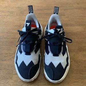 Adidas Trae Young 1 shoe. Men’s size 8.5